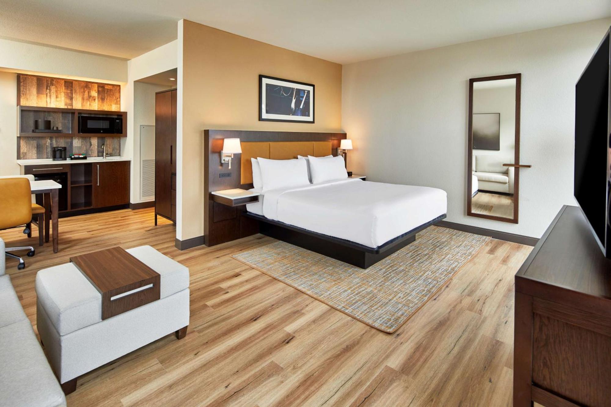 Embassy By Hilton Downtown Nashville