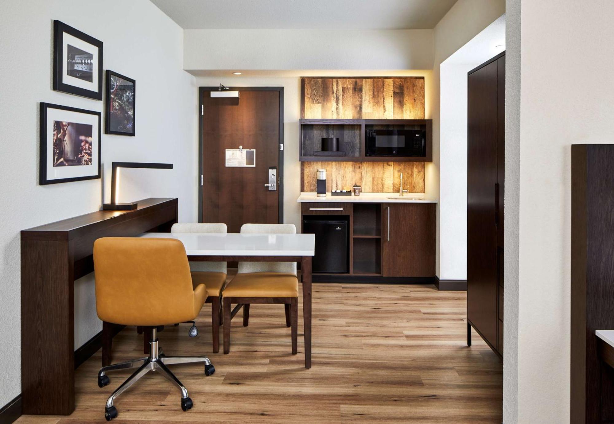 Hotel Embassy By Hilton Downtown Nashville