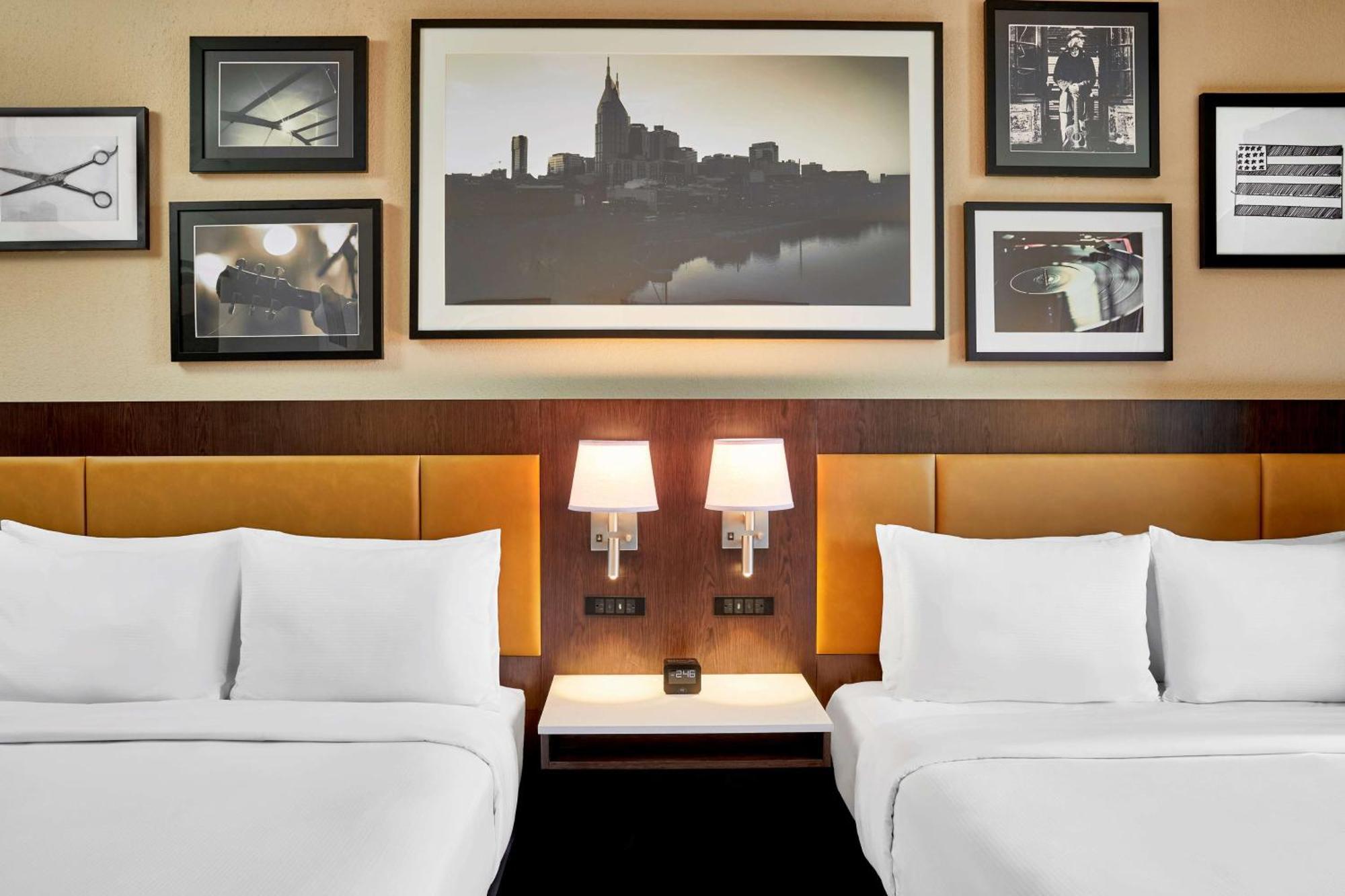 Hotel Embassy By Hilton Downtown