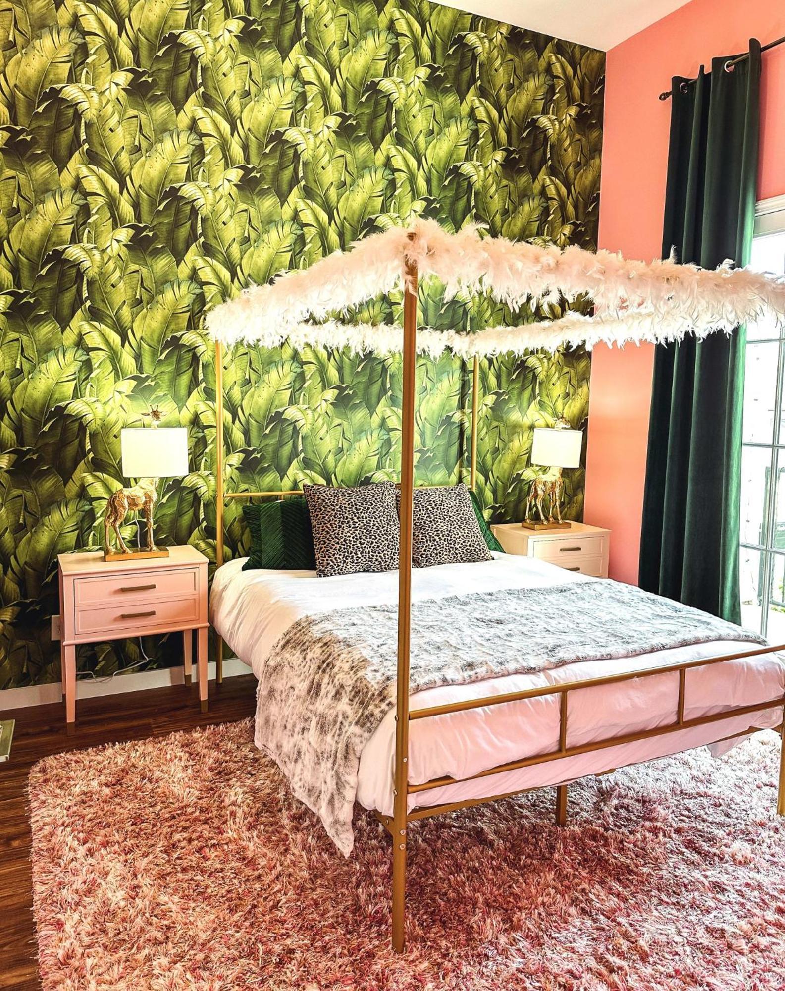 Dreaming With Dolly - Luxe Near Broadway