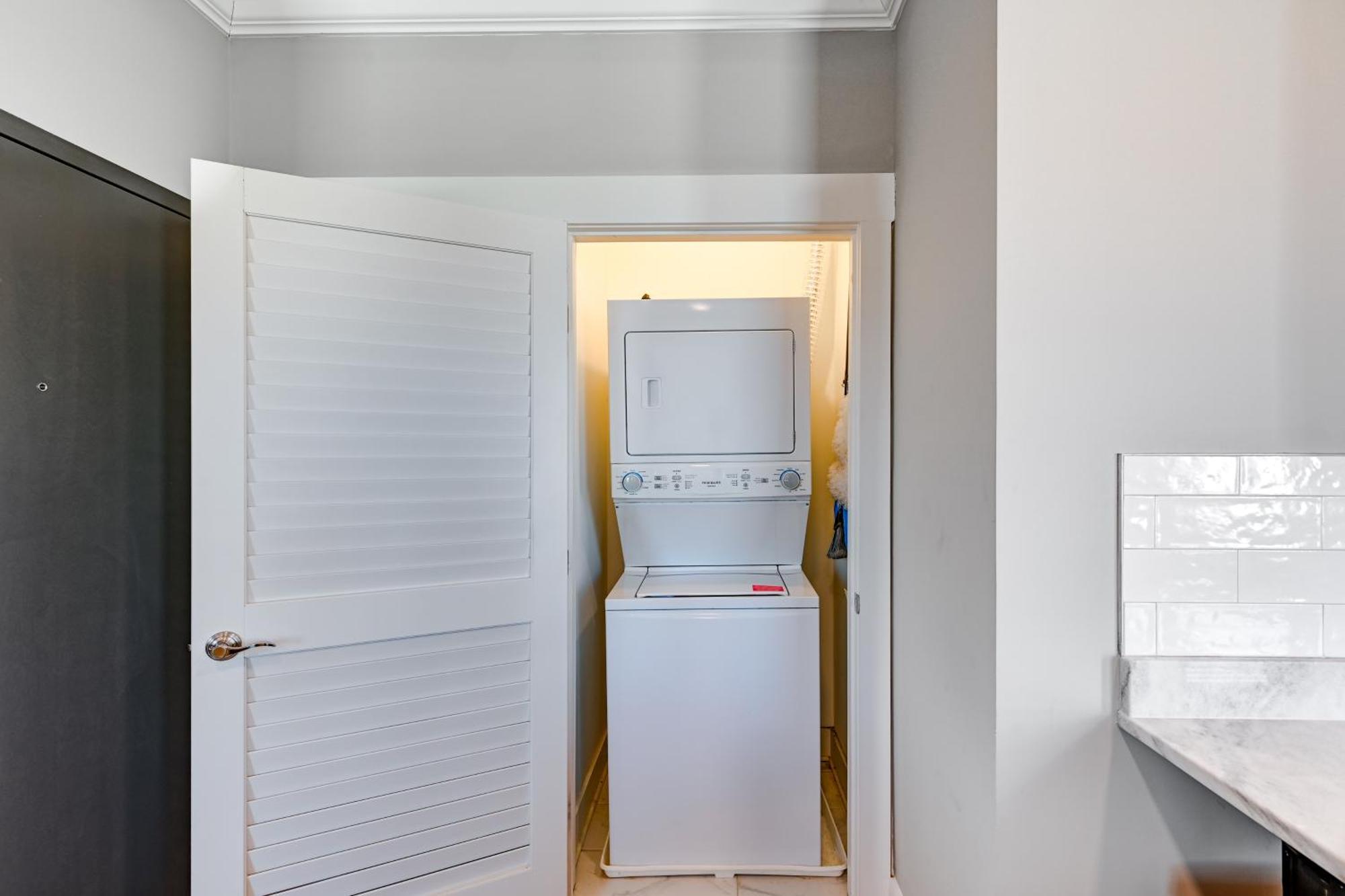 Modern Walk To Local Breweries! Apartment