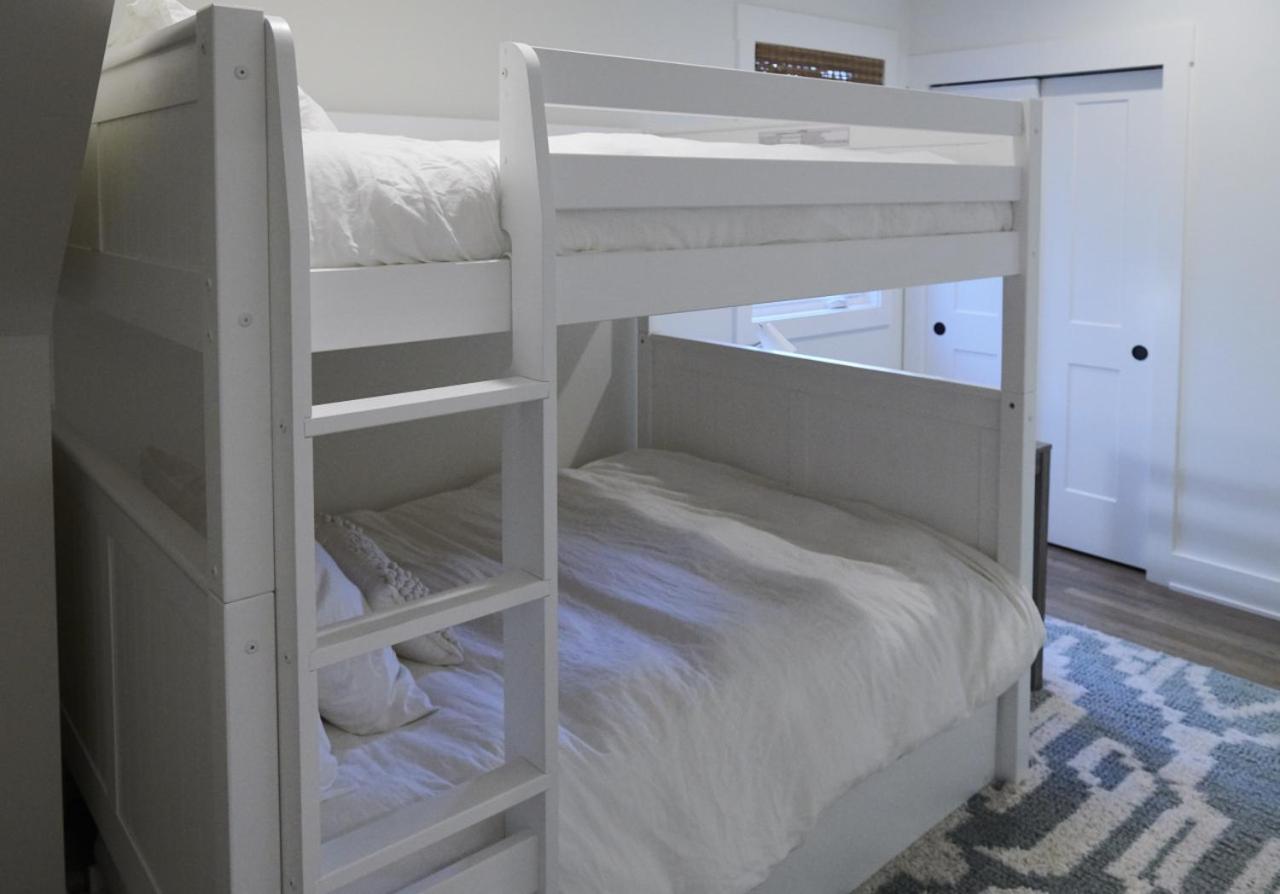 Modern Home,10min To Downtown, 15min Walk To Five Points, Sleeps 6! Holiday home Nashville