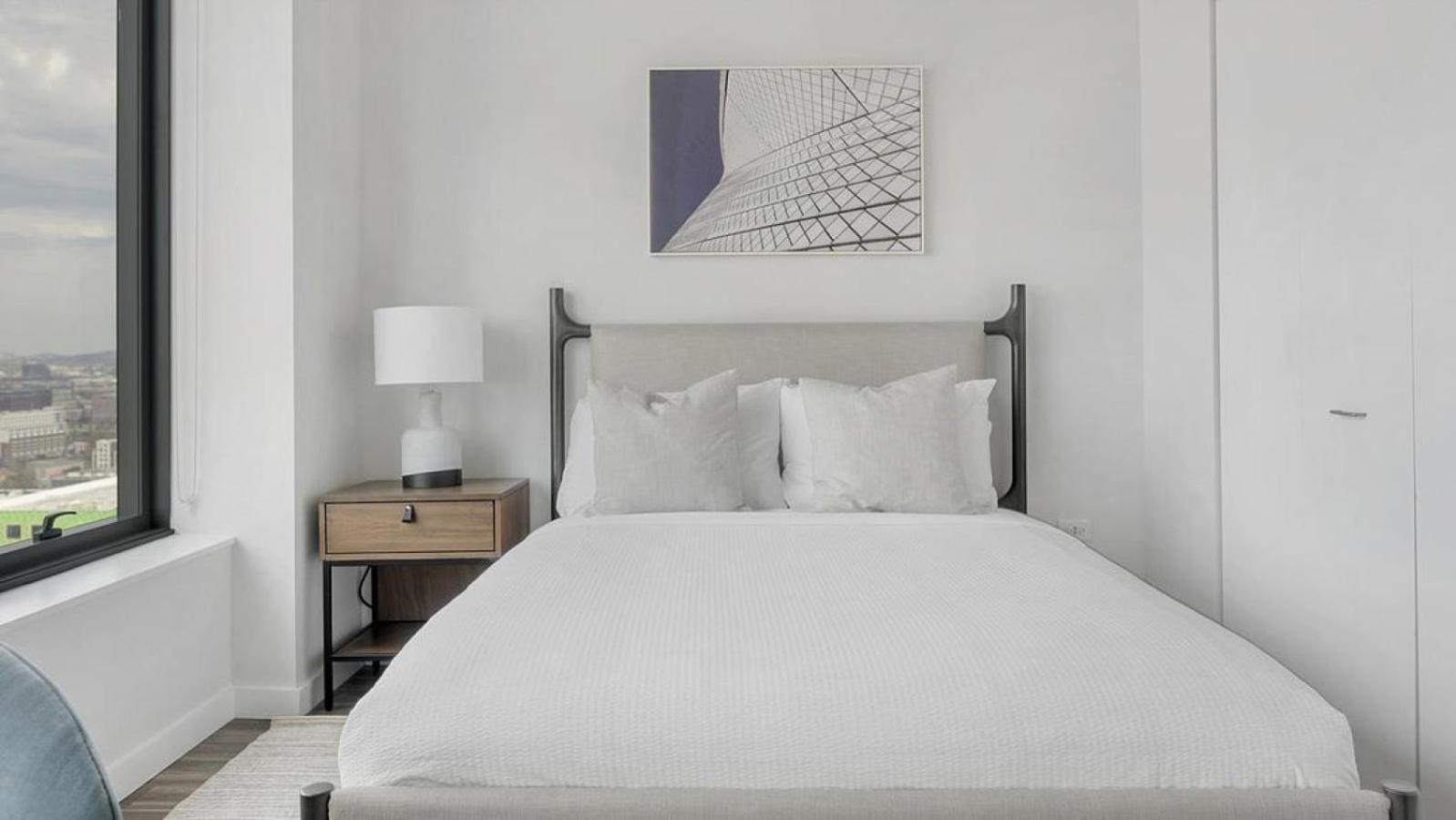 Apartment Landing Modern With Amazing Amenities