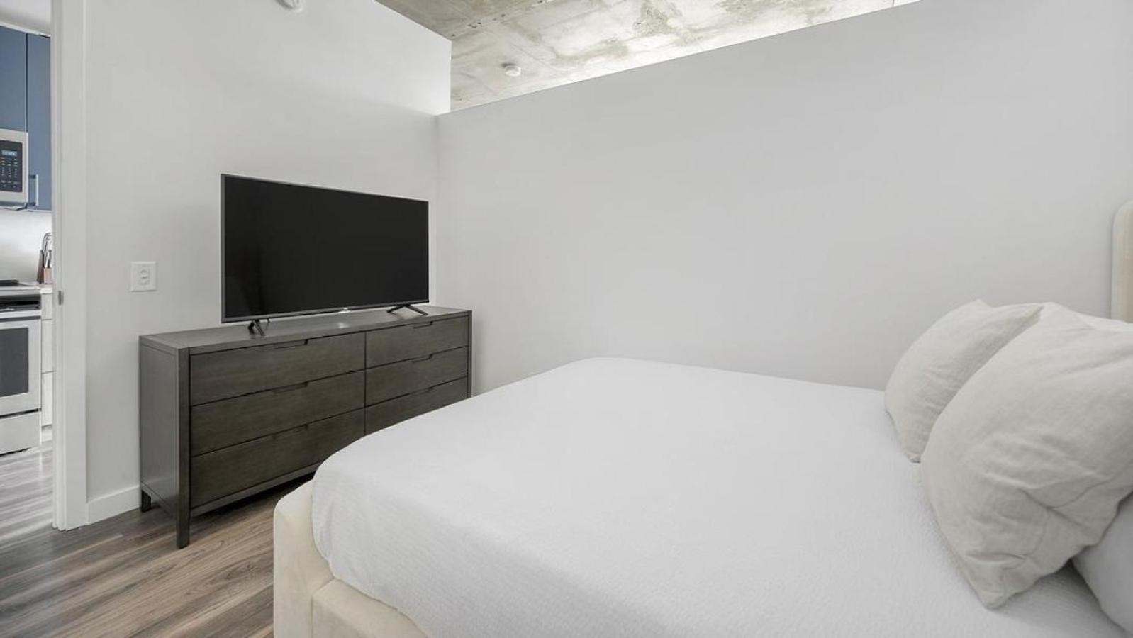 Landing Modern With Amazing Amenities Apartment Nashville