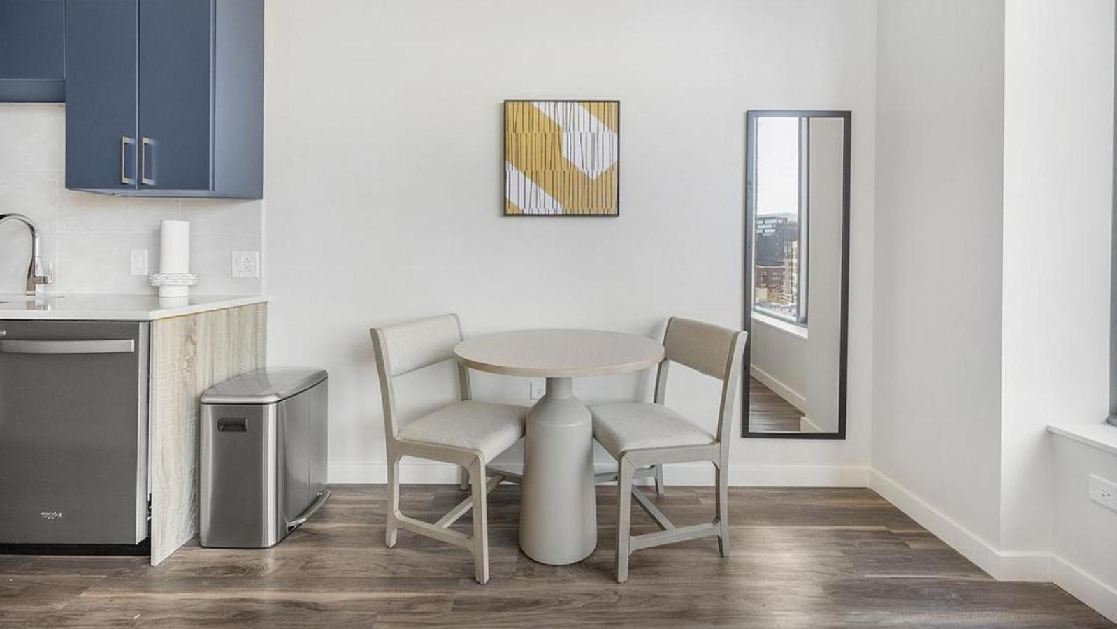 Apartment Landing Modern With Amazing Amenities