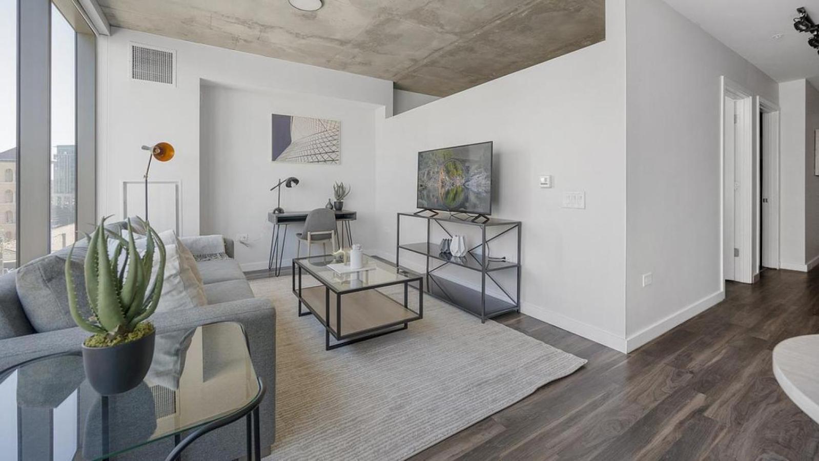 Apartment Landing Modern With Amazing Amenities *