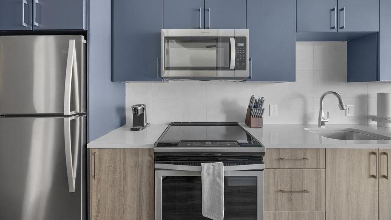 Landing Modern With Amazing Amenities Apartment