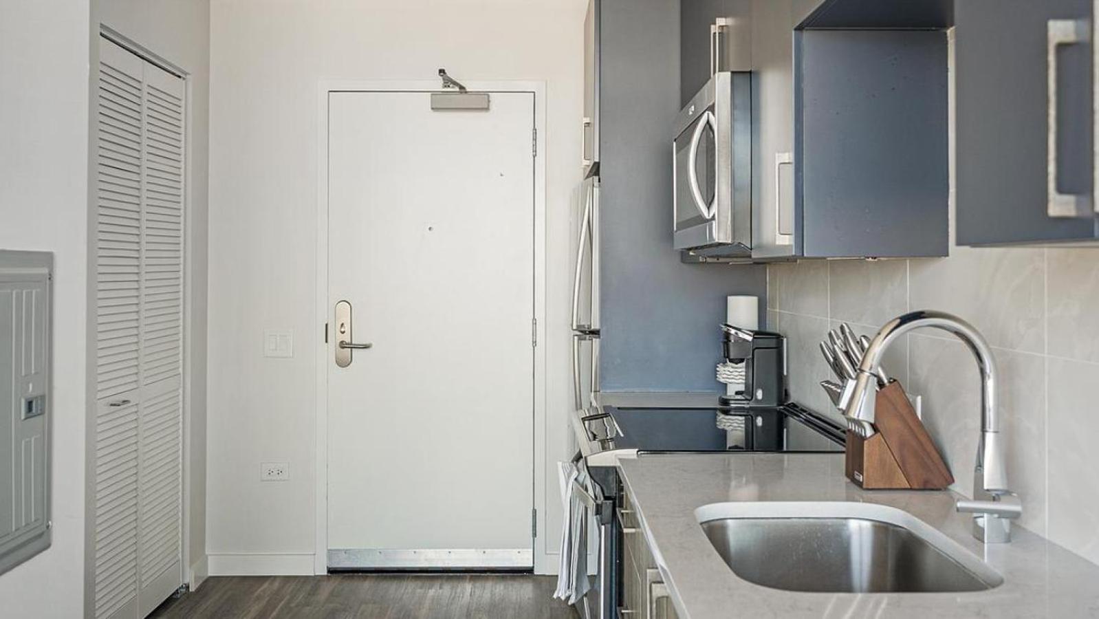 Landing Modern With Amazing Amenities *