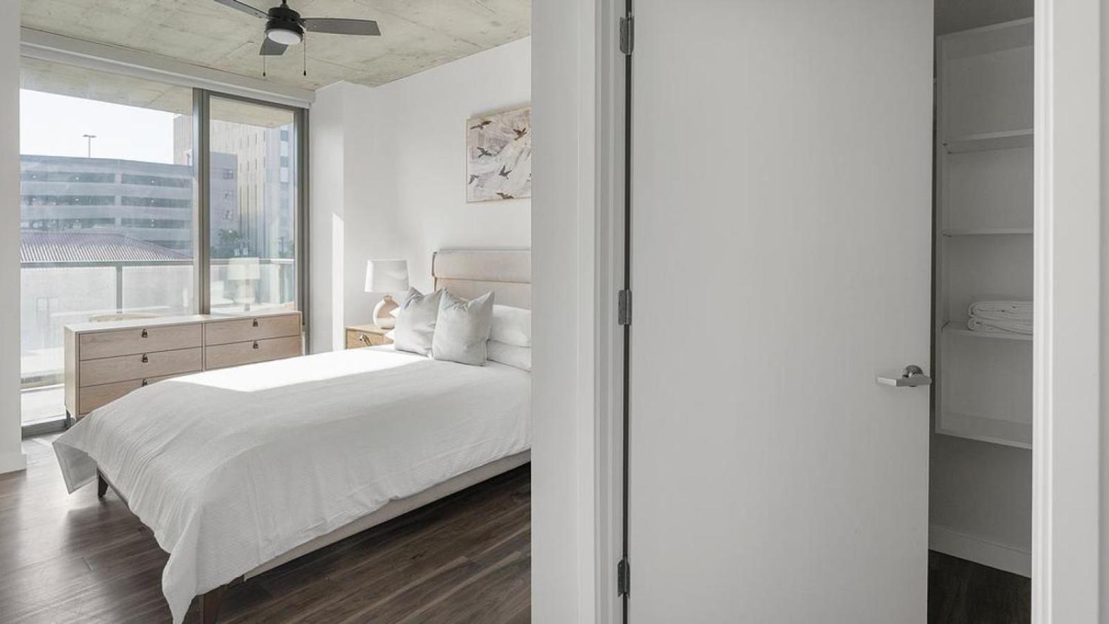 Apartment Landing Modern With Amazing Amenities