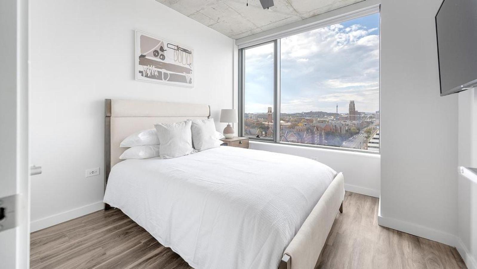Apartment Landing - Modern With Amazing Amenities Nashville