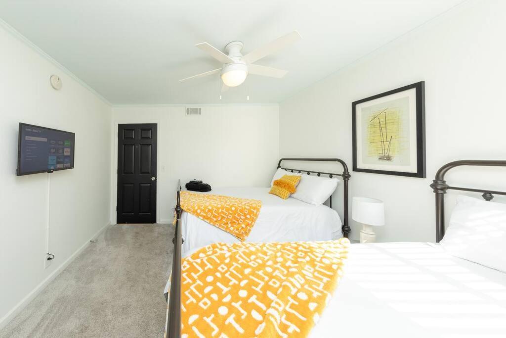 Minutes To Broadway Large 2b-2ba Family Unit For Up To 8 Guests With Private Balcony And Optional Private Parking Nashville