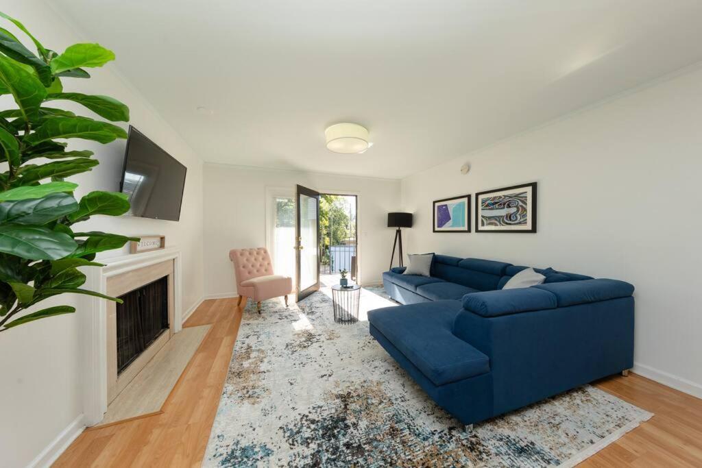Minutes To Broadway Large 2b-2ba Family Unit For Up To 8 Guests With Private Balcony And Optional Private Parking * Nashville
