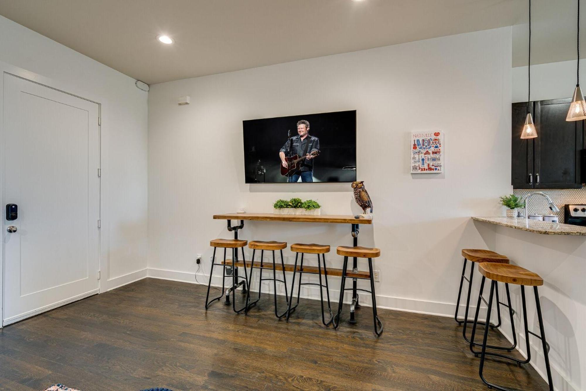 Lofts At 30th - Electric Geometric - 6 Mins To Broadway Holiday home *