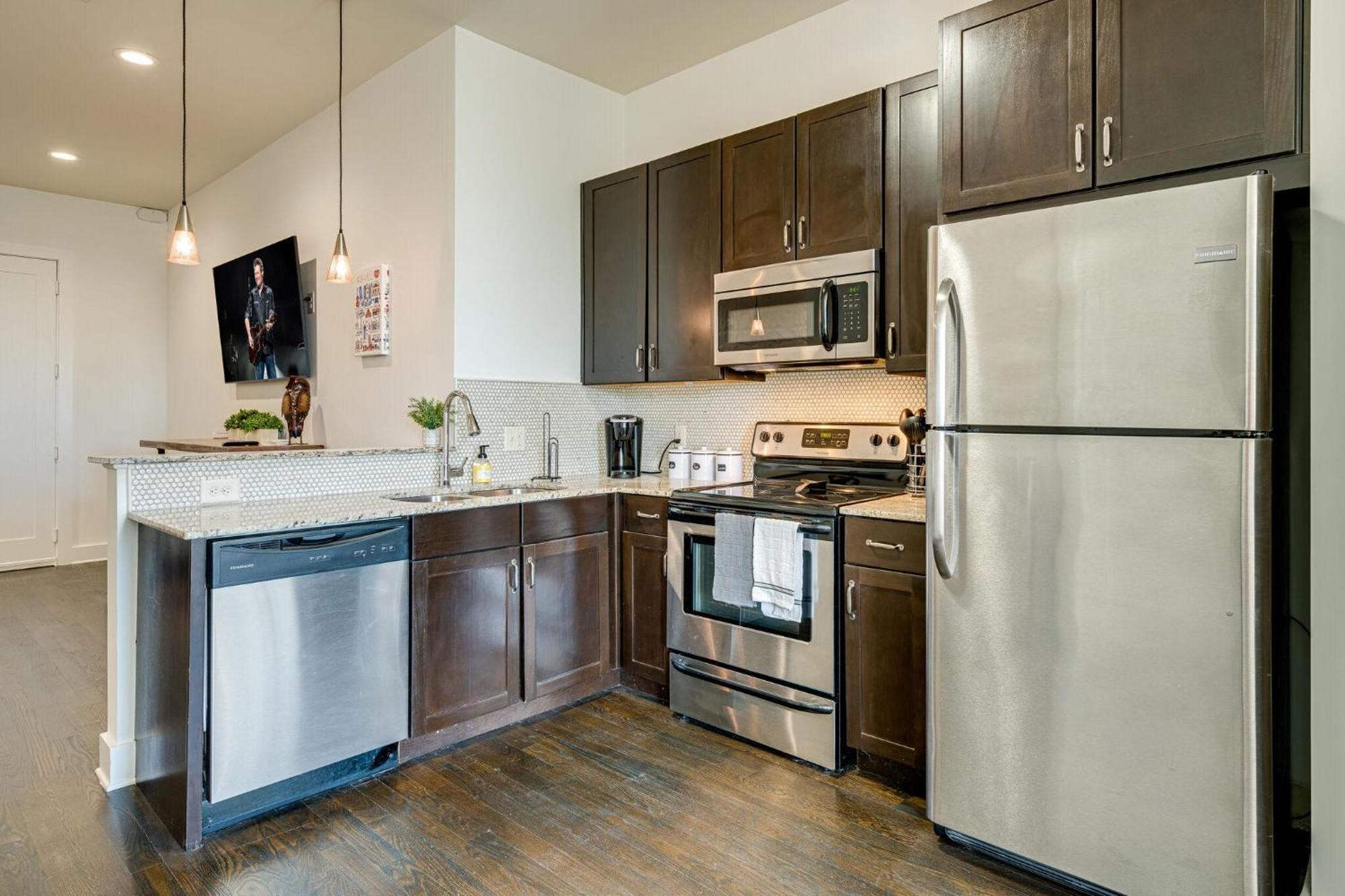 Holiday home Lofts At 30th - Electric Geometric - 6 Mins To Broadway *