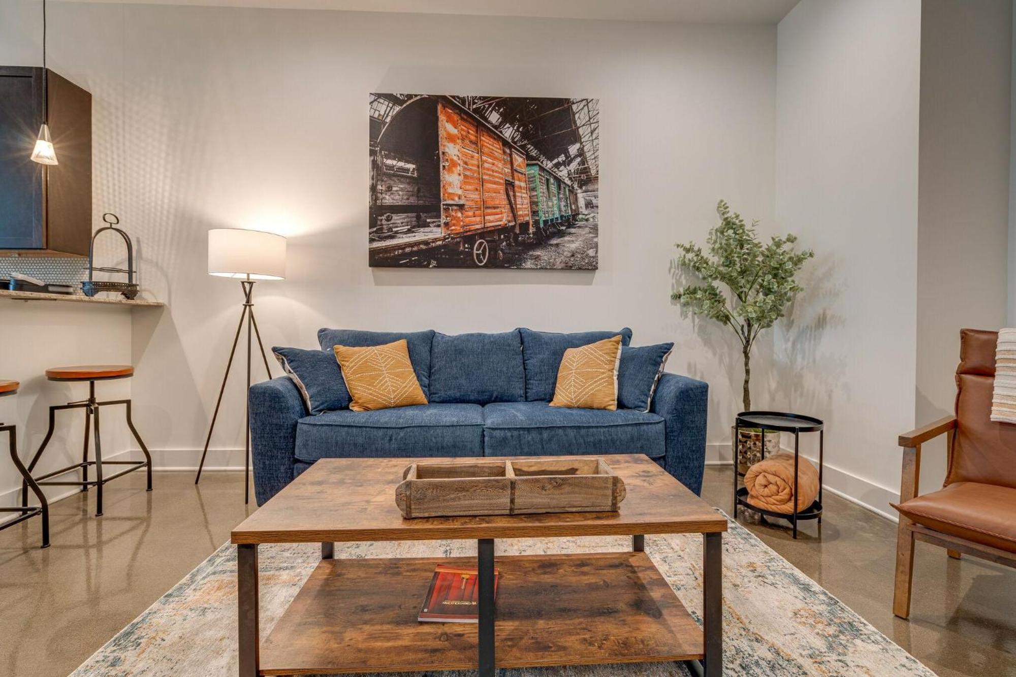 Lofts At 30th - Rustic Music