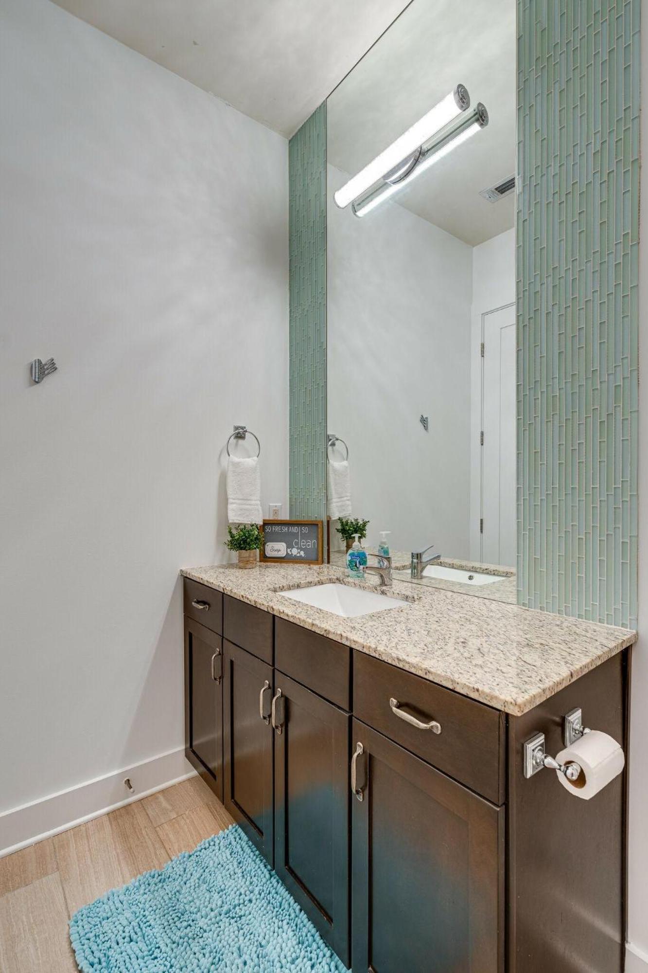 Lofts At 30th - Electric Geometric - 6 Mins To Broadway *