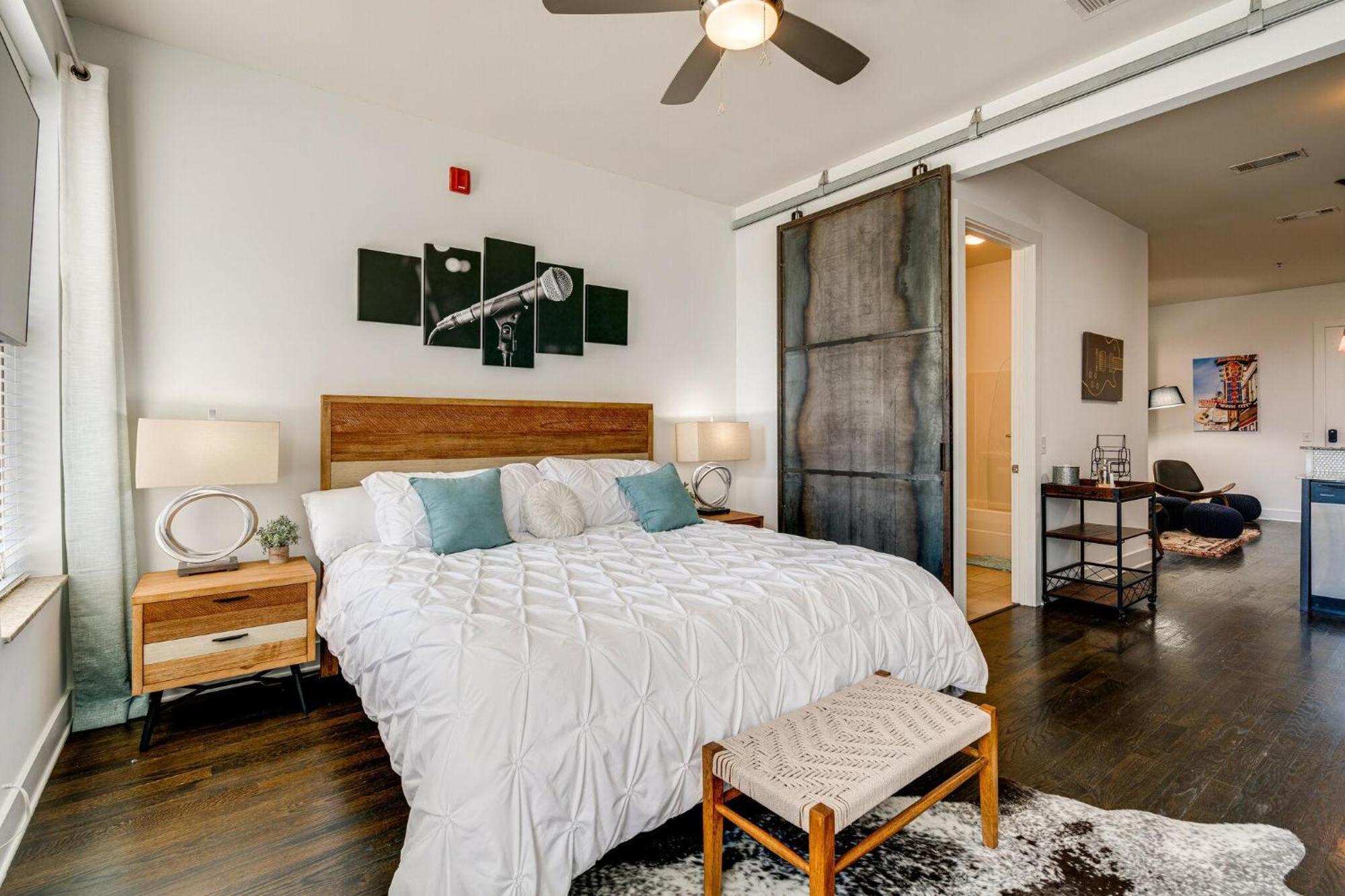 Lofts At 30th - Electric Geometric - 6 Mins To Broadway Holiday home