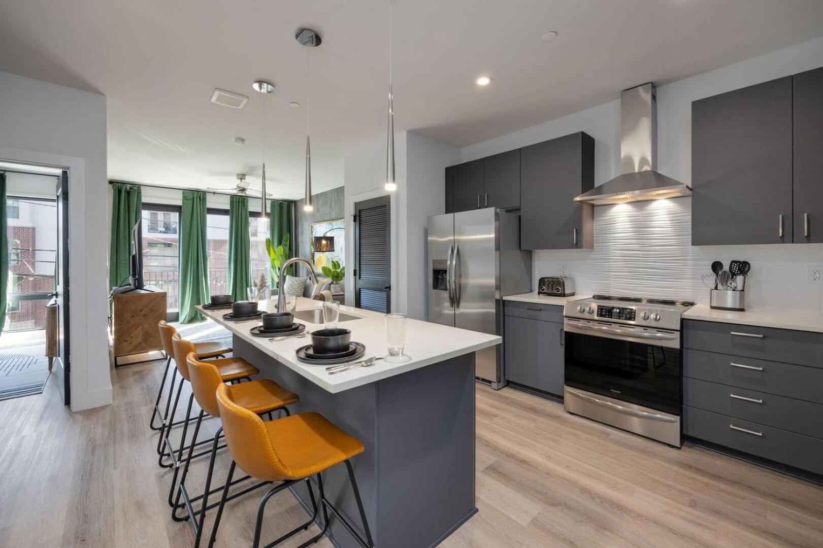 Riffs - 2 Unit Odyssey Combo - Heart Of Midtown Holiday home