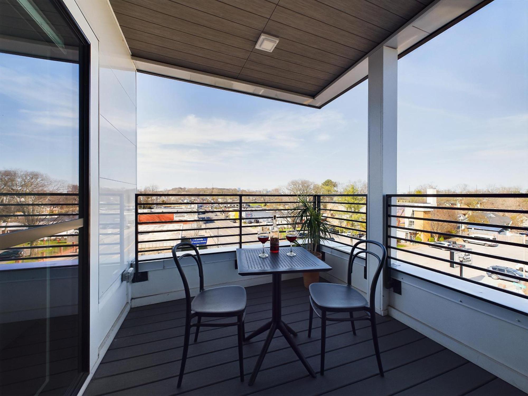 Foxtail - Downtown Views - 12 South