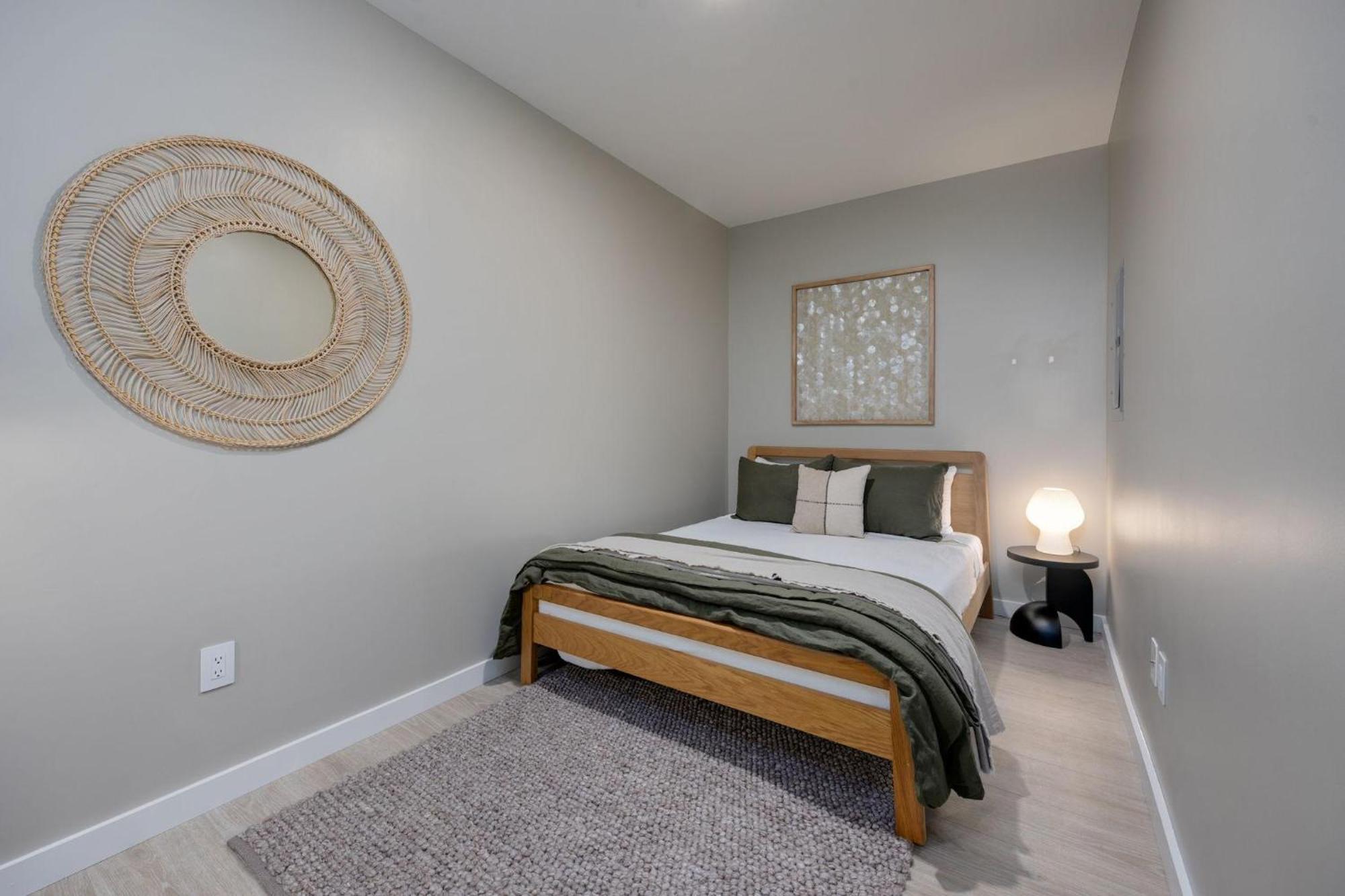 Hyve - Timber Blanc - Walk To Broadway Holiday home