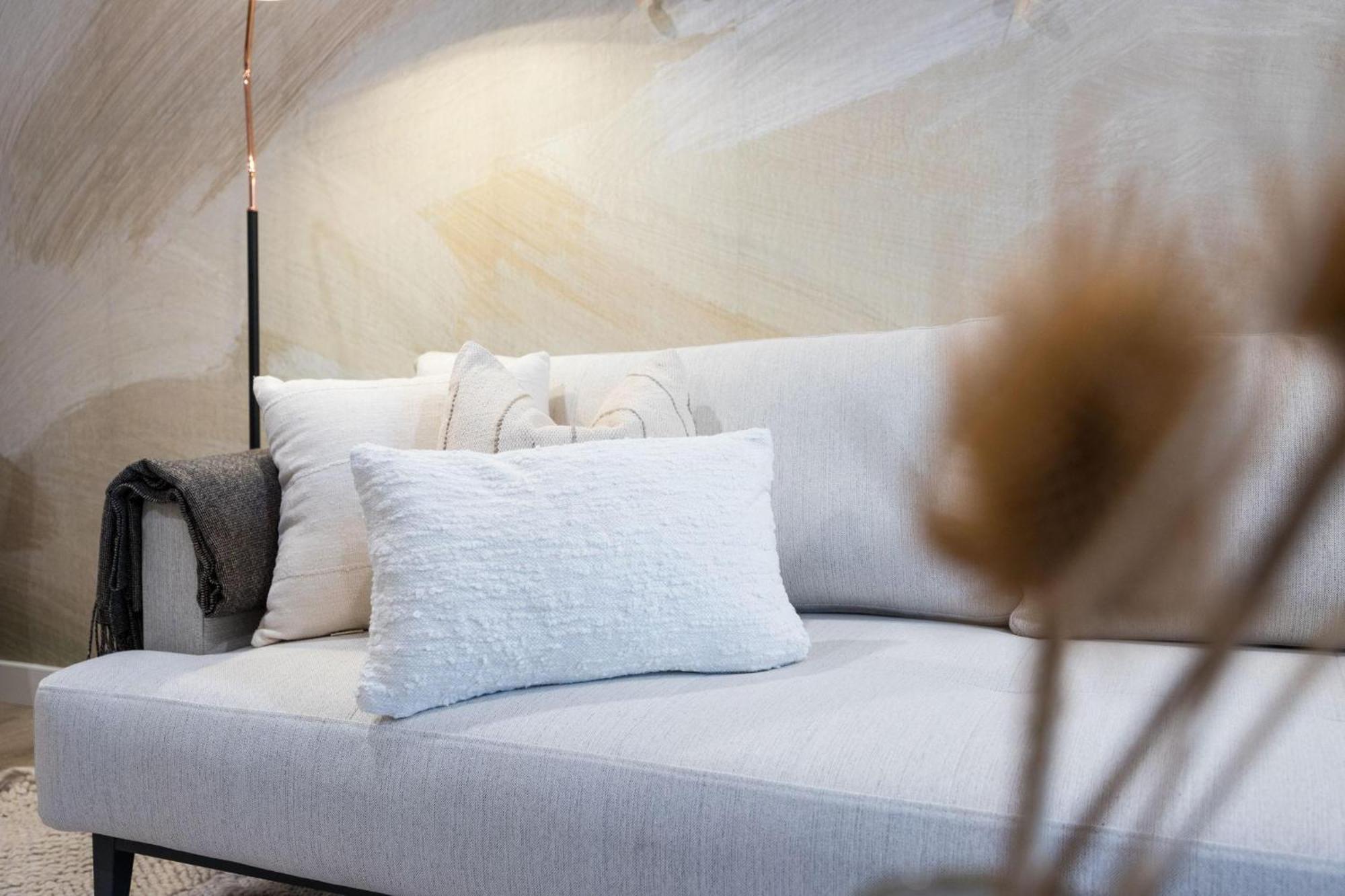 Hyve - Timber Blanc - Walk To Broadway Holiday home *