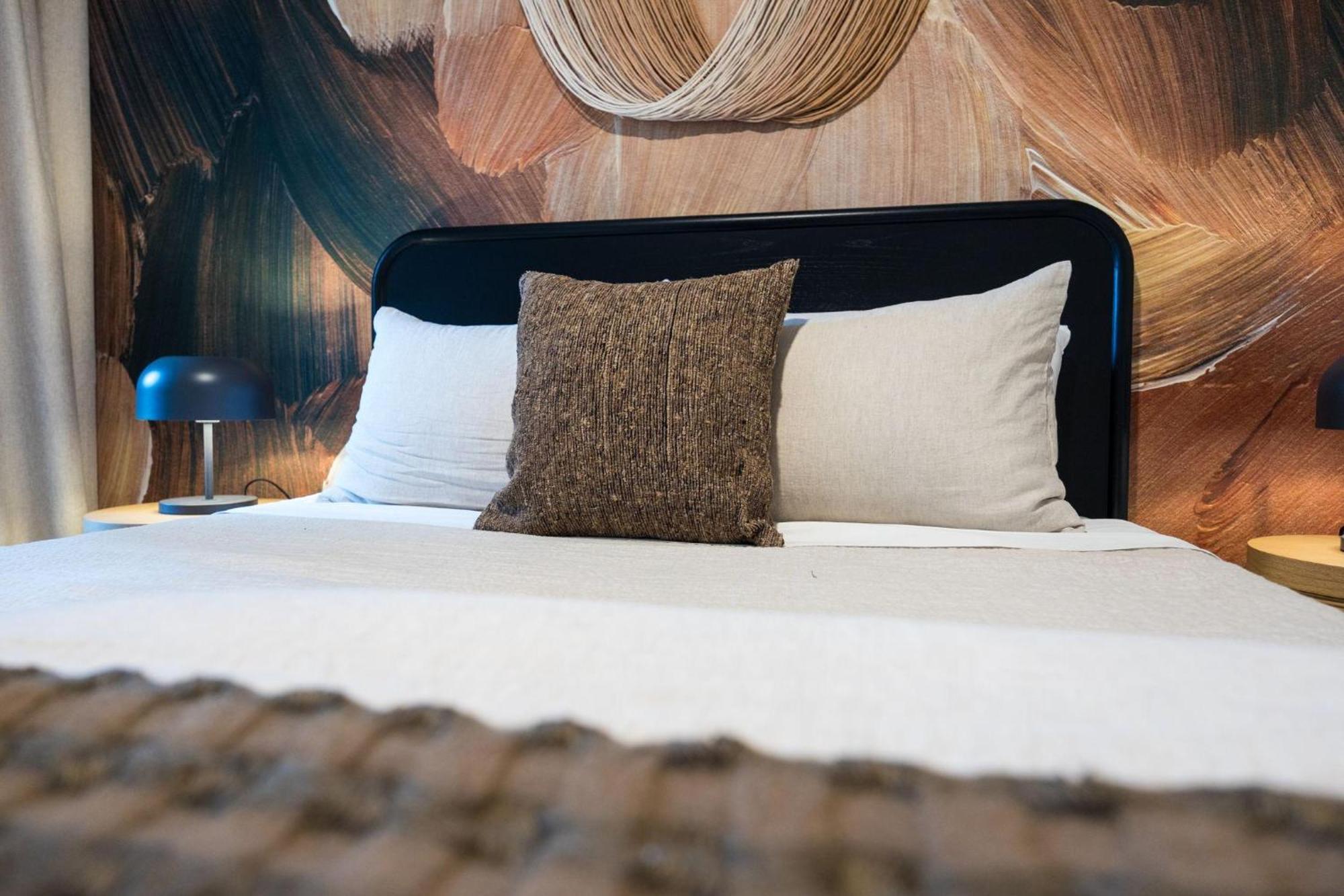 Hyve - Timber Blanc - Walk To Broadway Holiday home *