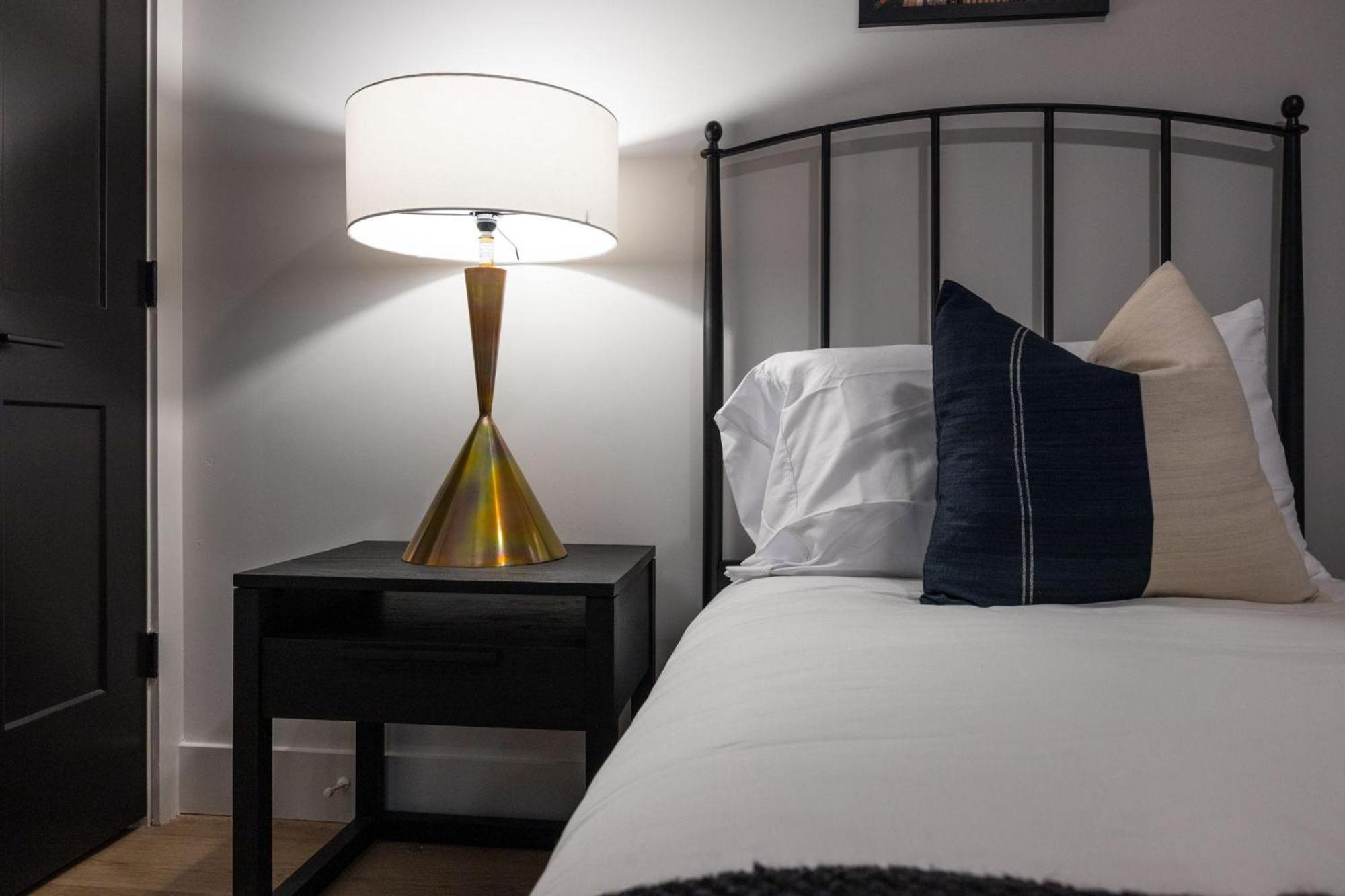 Paramount - Odyssey - Heart Of Midtown Holiday home *