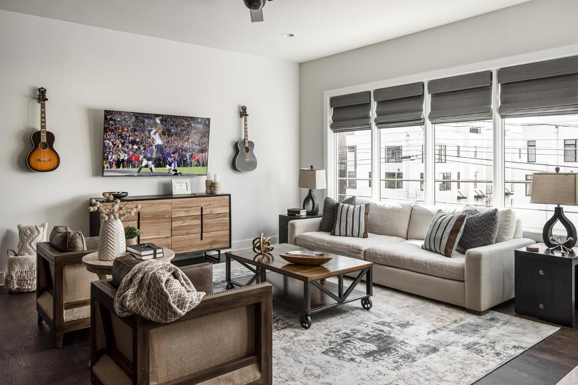Luxe-tennessee Row-heart Of Gulch-mins To Broadway Holiday home Nashville