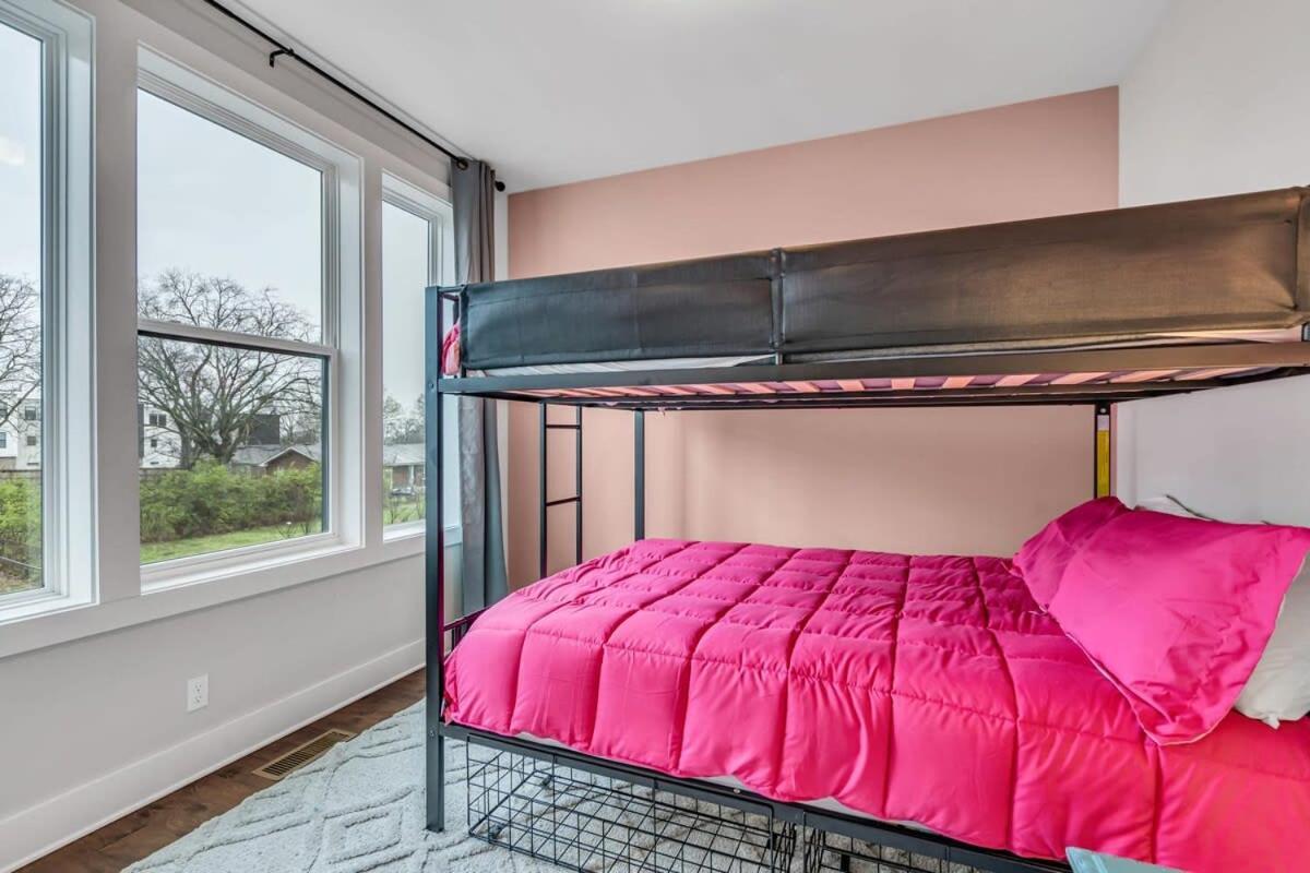 New Luxe 4br 12 Beds - Roofdeck Views - Chefs Kitchen