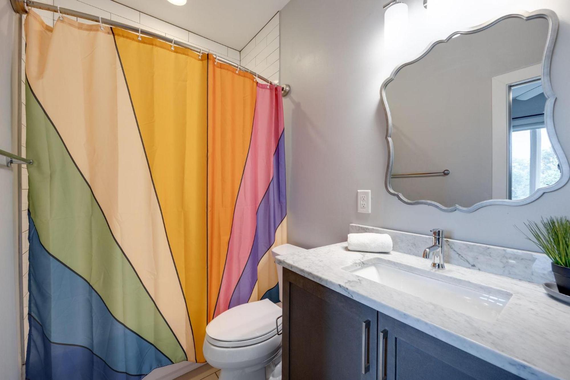 Holiday home Vivid Vocals - 4 Mins To Broadway - Rooftop Patio *
