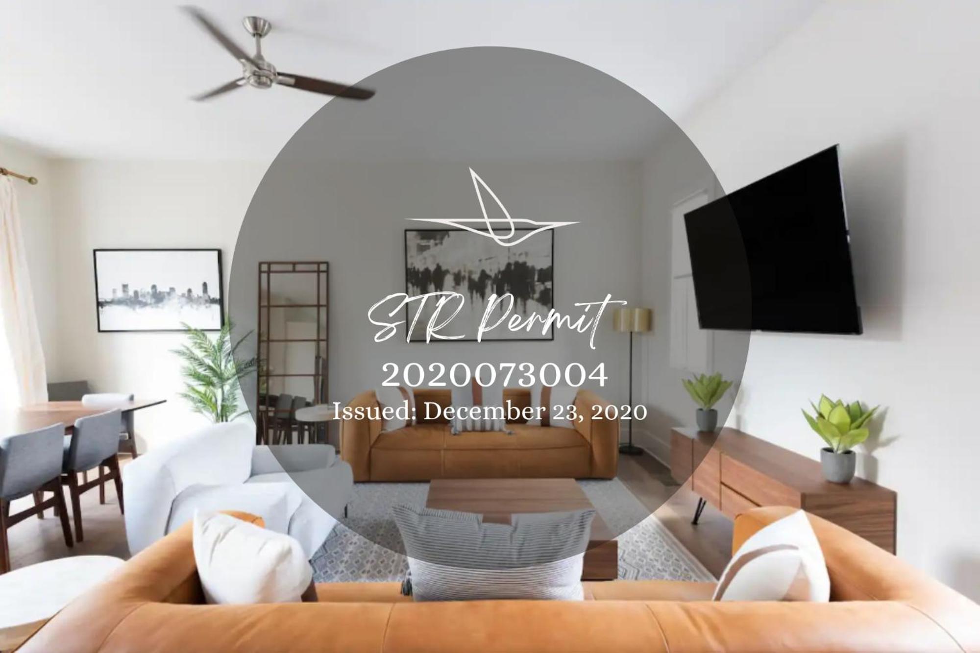 Spacious 4br, Rooftop Patio, Garage, Walk To Faves, 5 Mins To Nissan Stadium, Less Than 10 Mins To Broadway, 24 Hr Hospitality, Great For Groups Holiday home