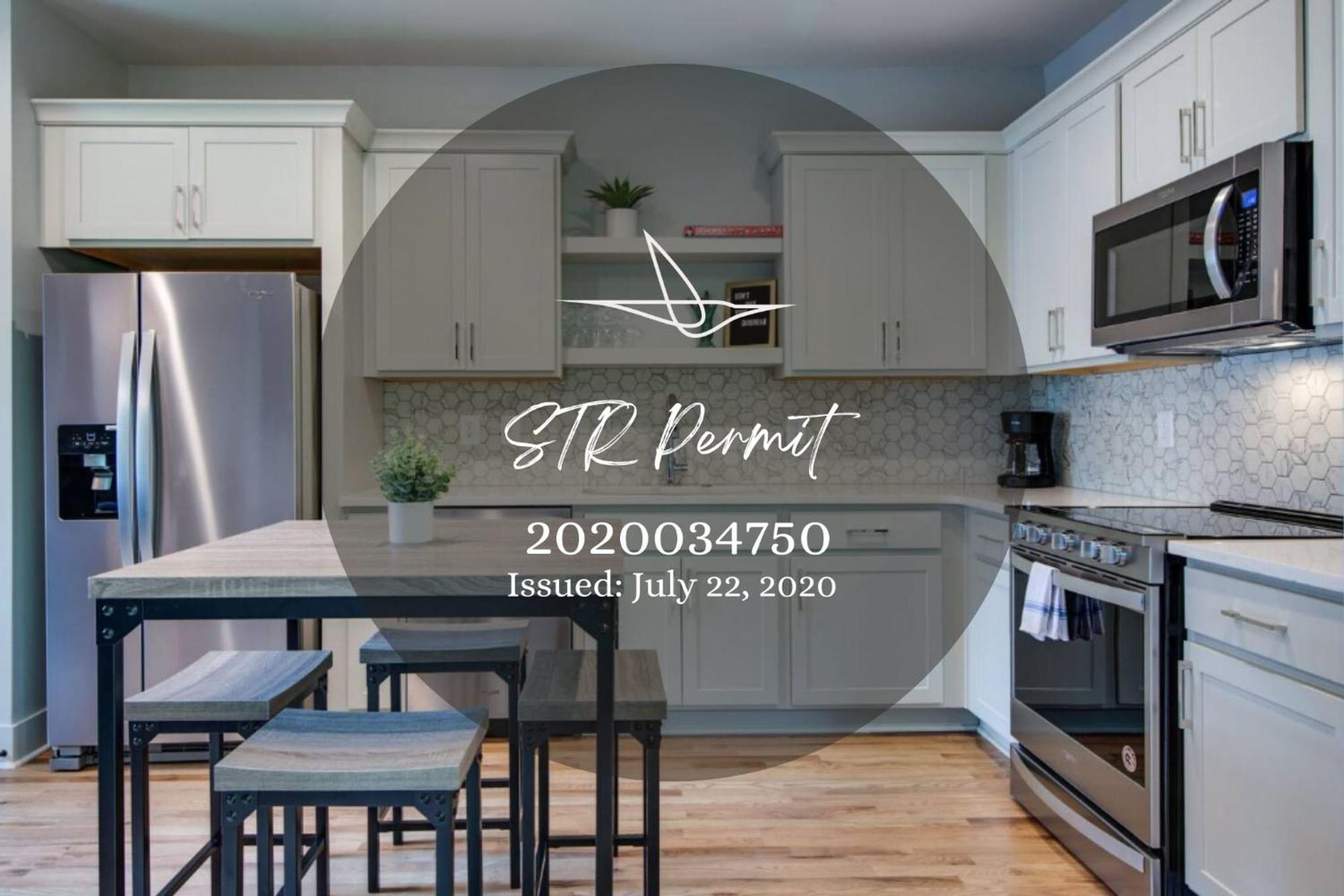 Modern East Nash Townhouse, Walk To Favorite Eats, Sleeps 6 With Smart Tvs, Workspace & Fast Wifi, Full Kitchen, Garage & 24 Hr Hospitality, Steps To Mas Tacos & Rosepepper, 10 Min To Broadway, Five Points & Nissan Stadium *
