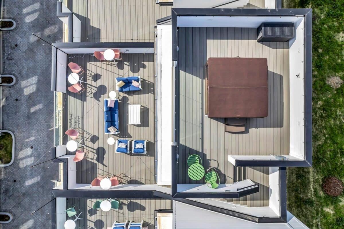 New Nash Eras - Rooftop Decks With Hot Tub - 15 Beds Holiday home