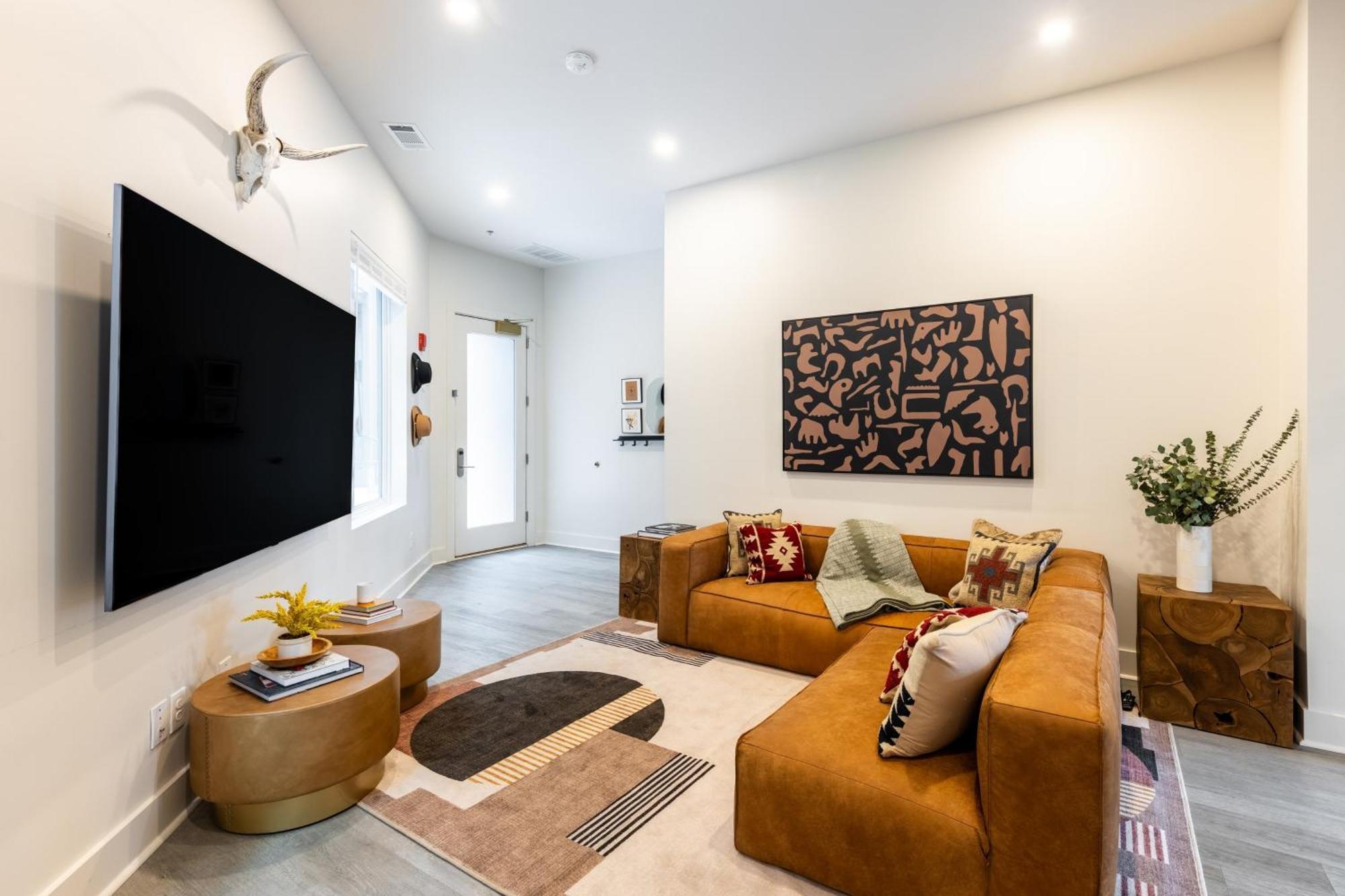 Outrider 113 By Avantstay Accessible Bathrooms Apartment *