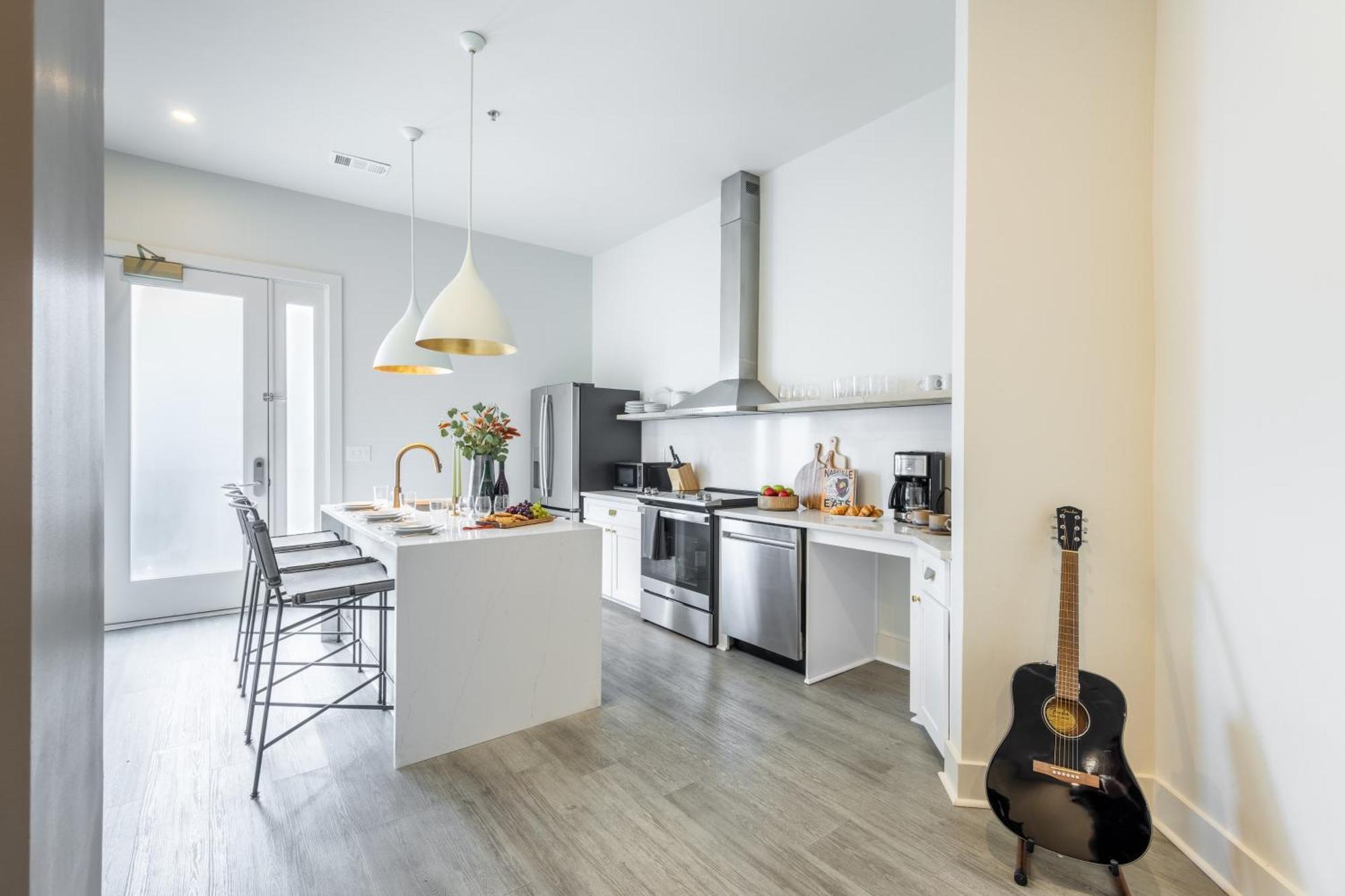 Outrider 113 By Avantstay Accessible Bathrooms Apartment Nashville