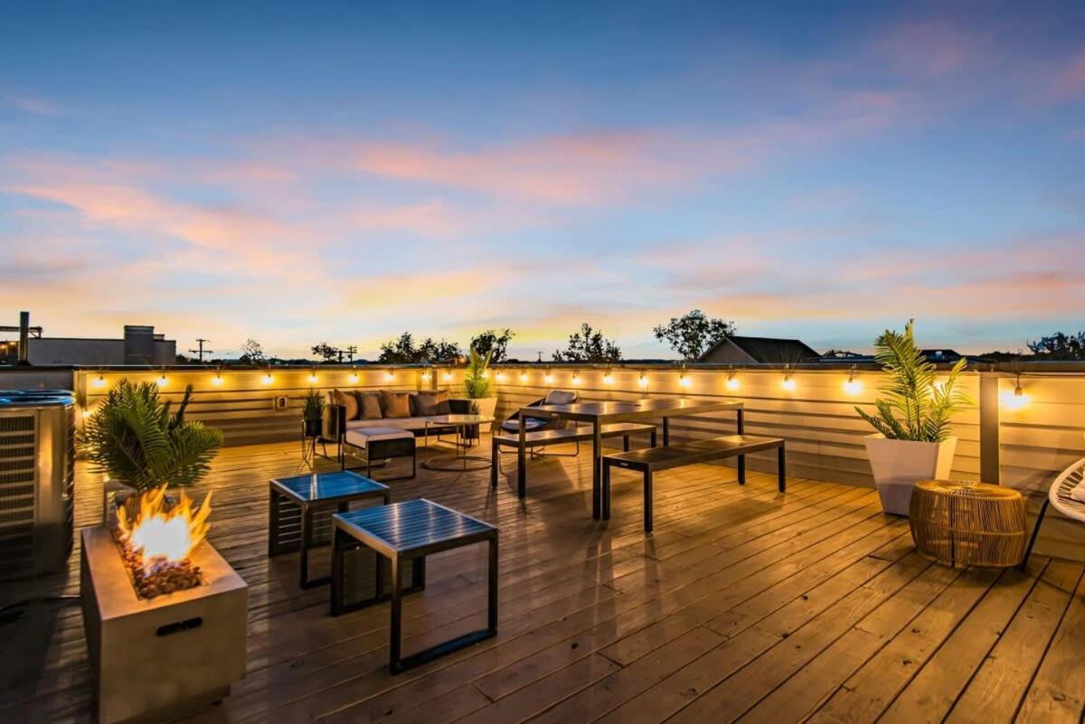 Holiday home Luxury Townhouse + Rooftop Deck + 1 1 Mi Downtown *