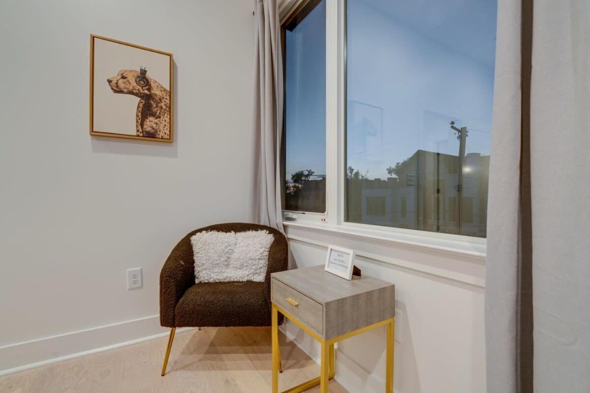 Holiday home Luxury Townhouse + Rooftop Deck + 1 1 Mi Downtown *