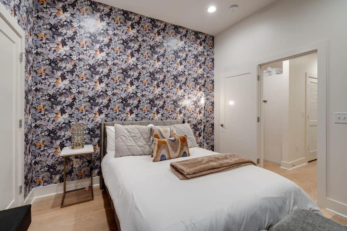 Luxury Townhouse + Rooftop Deck + 1 1 Mi Downtown * Nashville