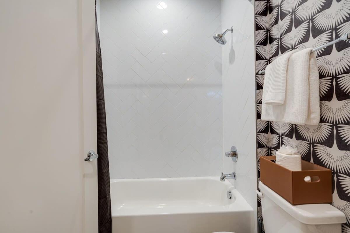 Holiday home Luxury Townhouse + Rooftop Deck + 1 1 Mi Downtown *