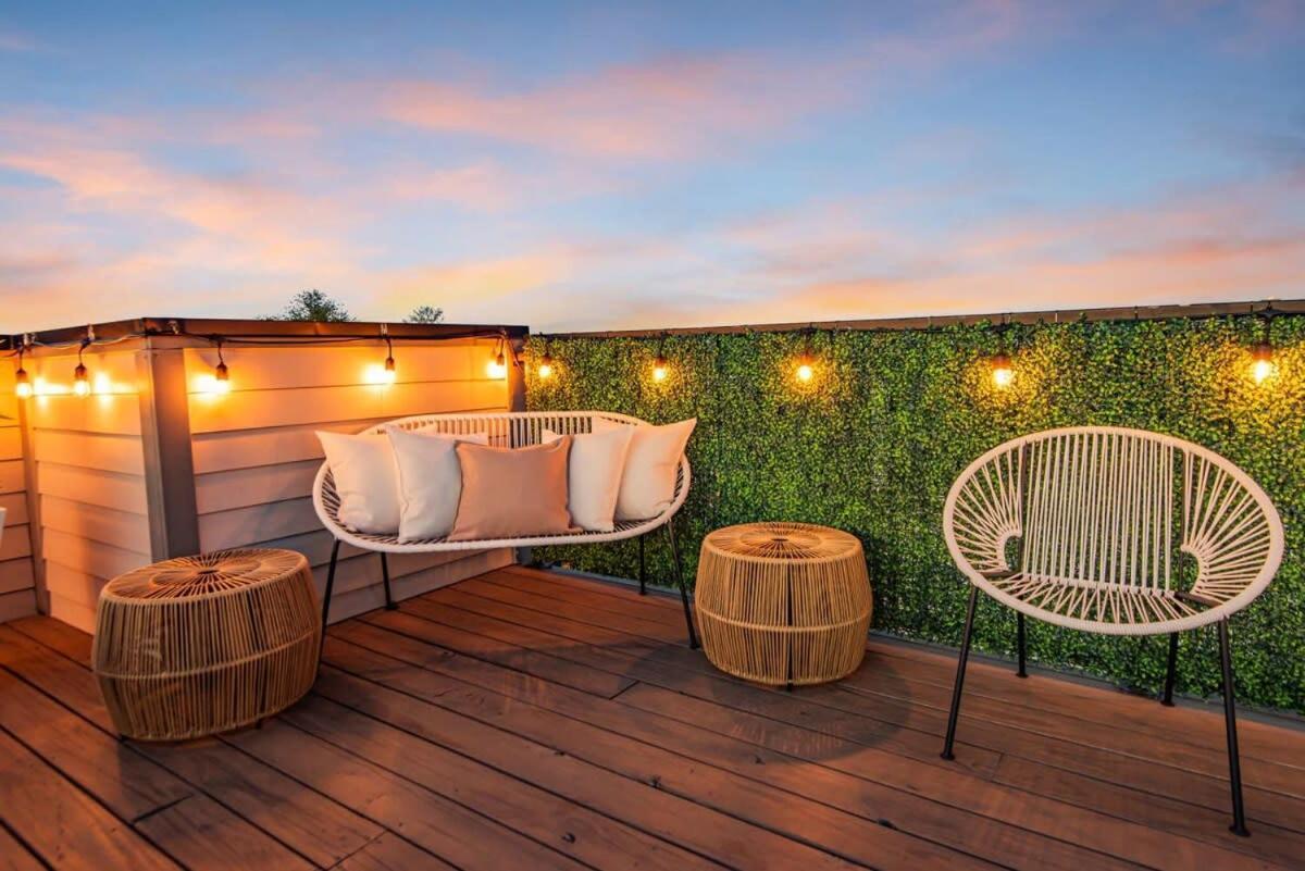 Luxury Townhouse + Rooftop Deck + 1 1 Mi Downtown