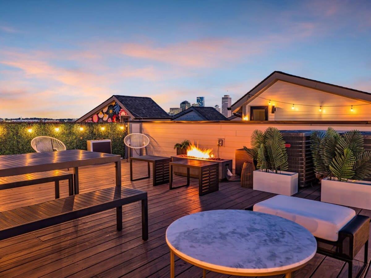 Luxury Townhouse + Rooftop Deck + 1 1 Mi Downtown