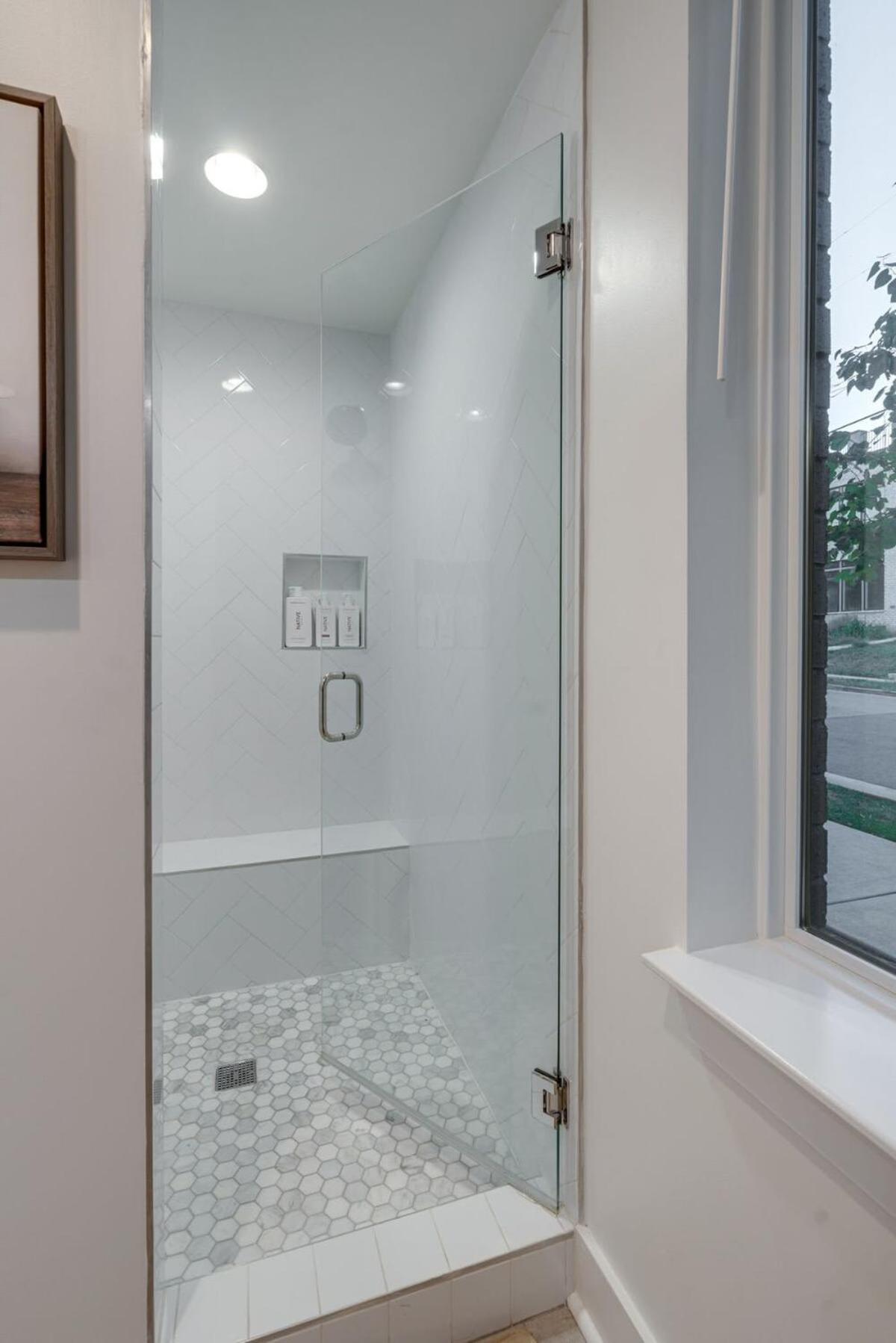 Luxury Townhouse + Rooftop Deck + 1 1 Mi Downtown Holiday home Nashville