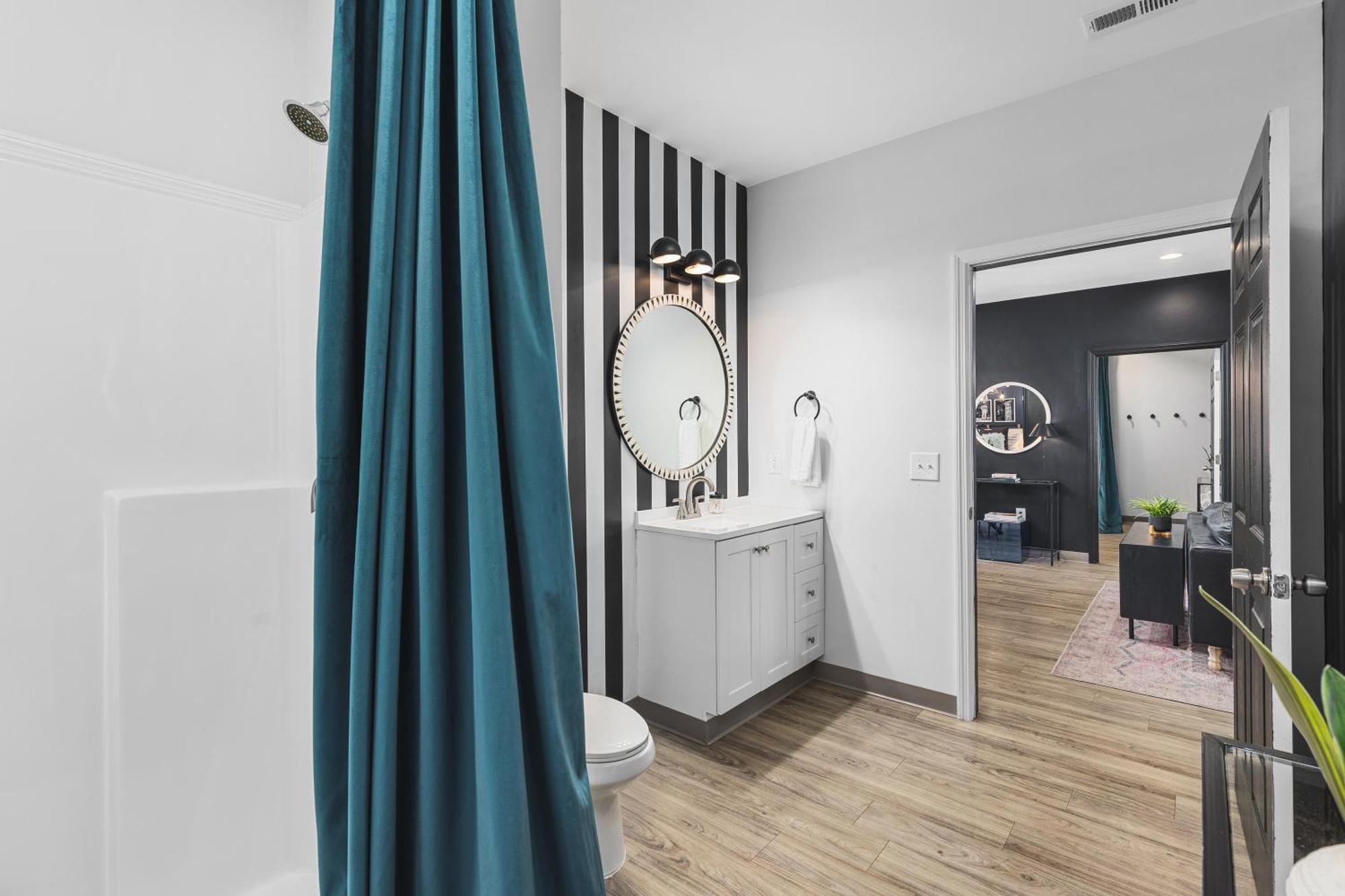 8 Beds 4 Bedroom Walk To Restaurants, Bars And Coffee