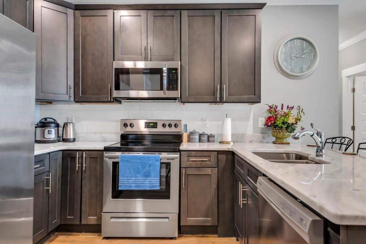 Modern Nations - Walkable - 5 Mi Downtown Holiday home