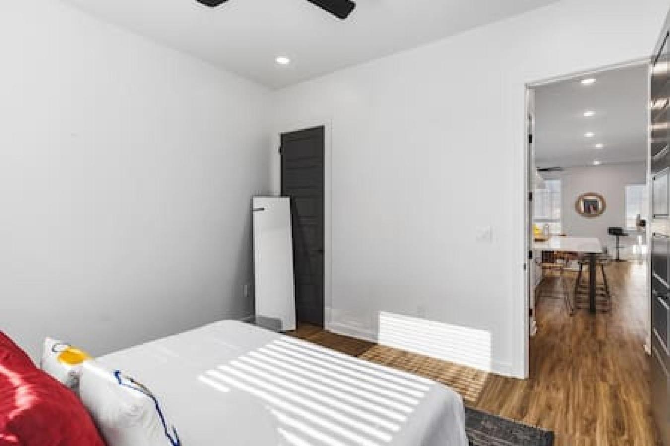 Holiday home Rooftop Deck Patio And Garage Walk To Restaurants Coffee Brewery