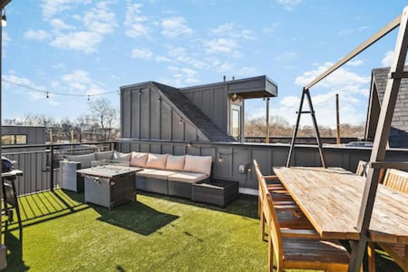 Rooftop Deck Patio And Garage Walk To Restaurants Coffee Brewery
