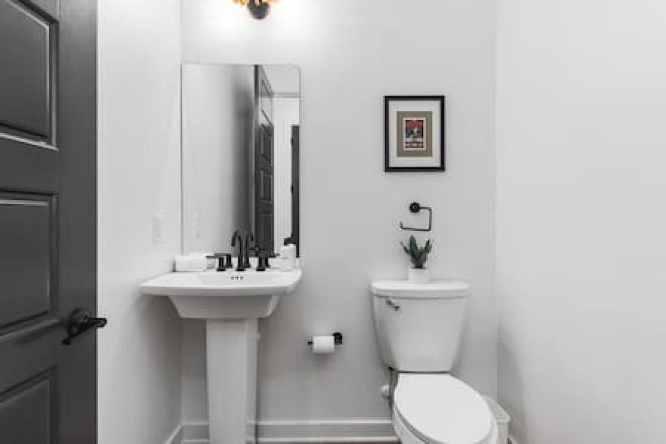 Holiday home Modern With Large Patio Rooftop Deck And Garage *