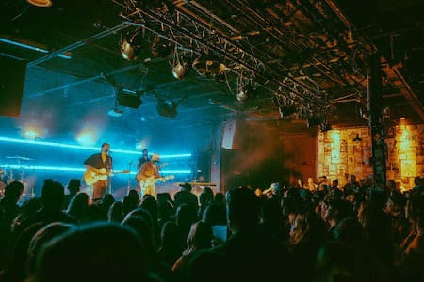 Holiday home Modern With Large Patio Rooftop Deck And Garage *