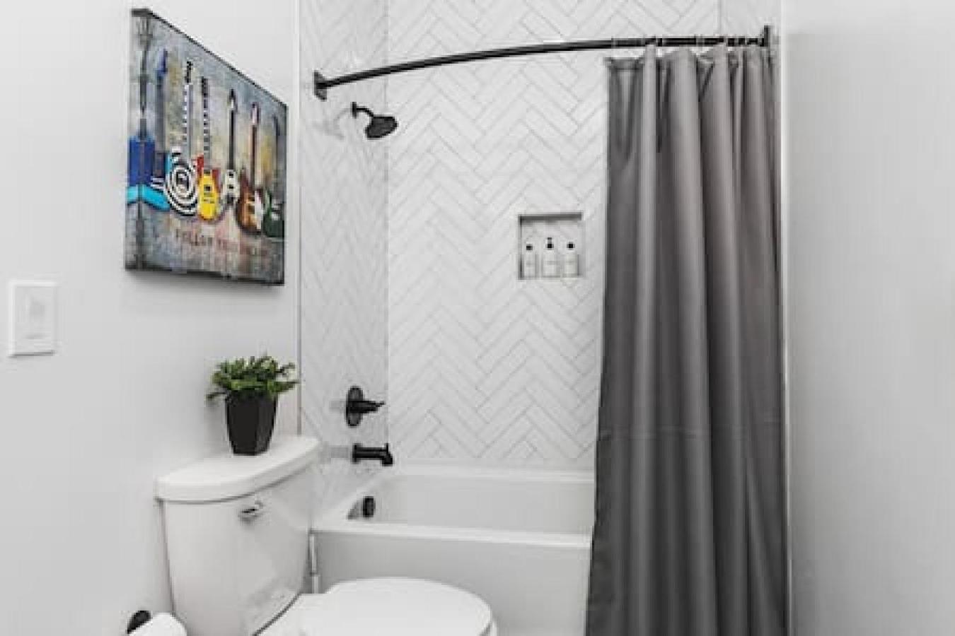 Holiday home Modern With Large Patio Rooftop Deck And Garage *