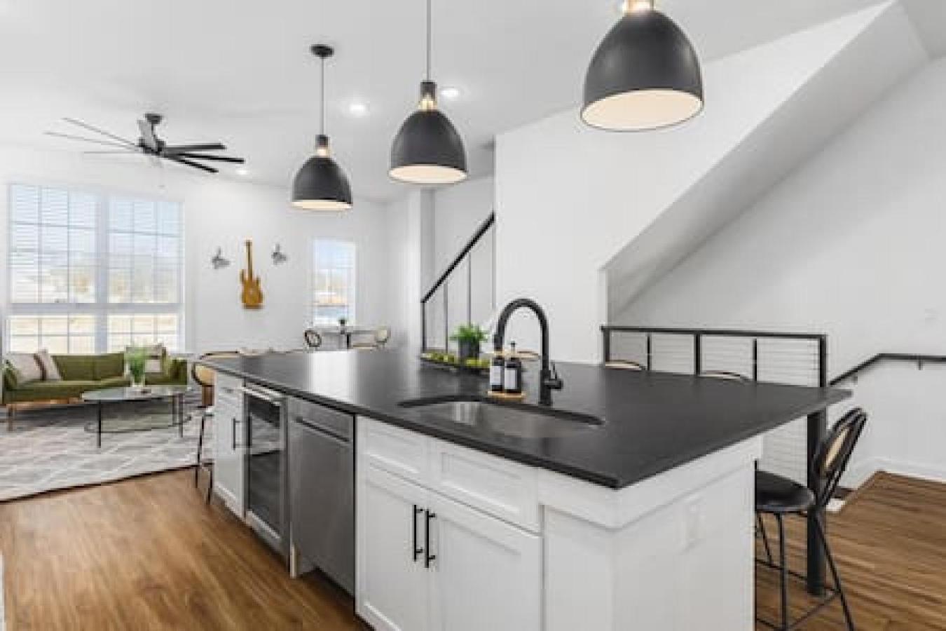 Modern With Large Patio Rooftop Deck And Garage Holiday home Nashville